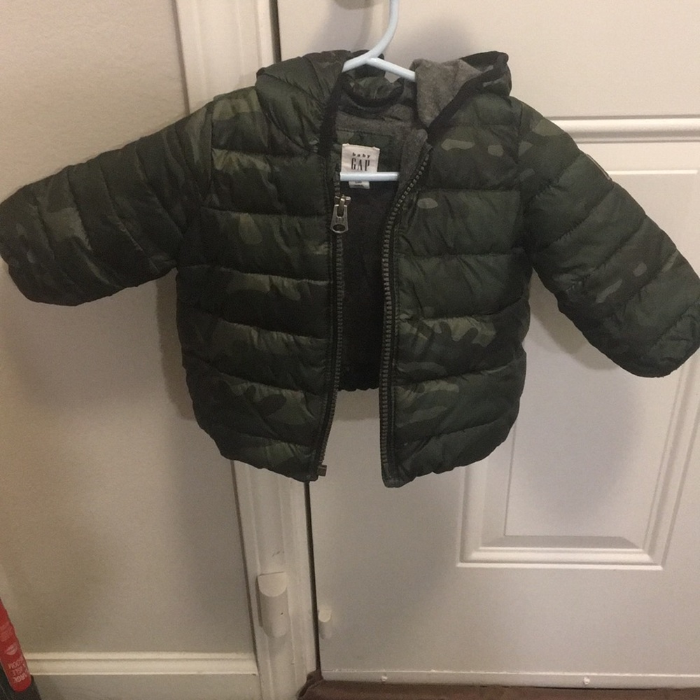 Baby boy puffer jacket. 6-12 months